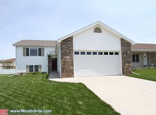 1848 NW Faesy Pl, Lincoln, NE 68528