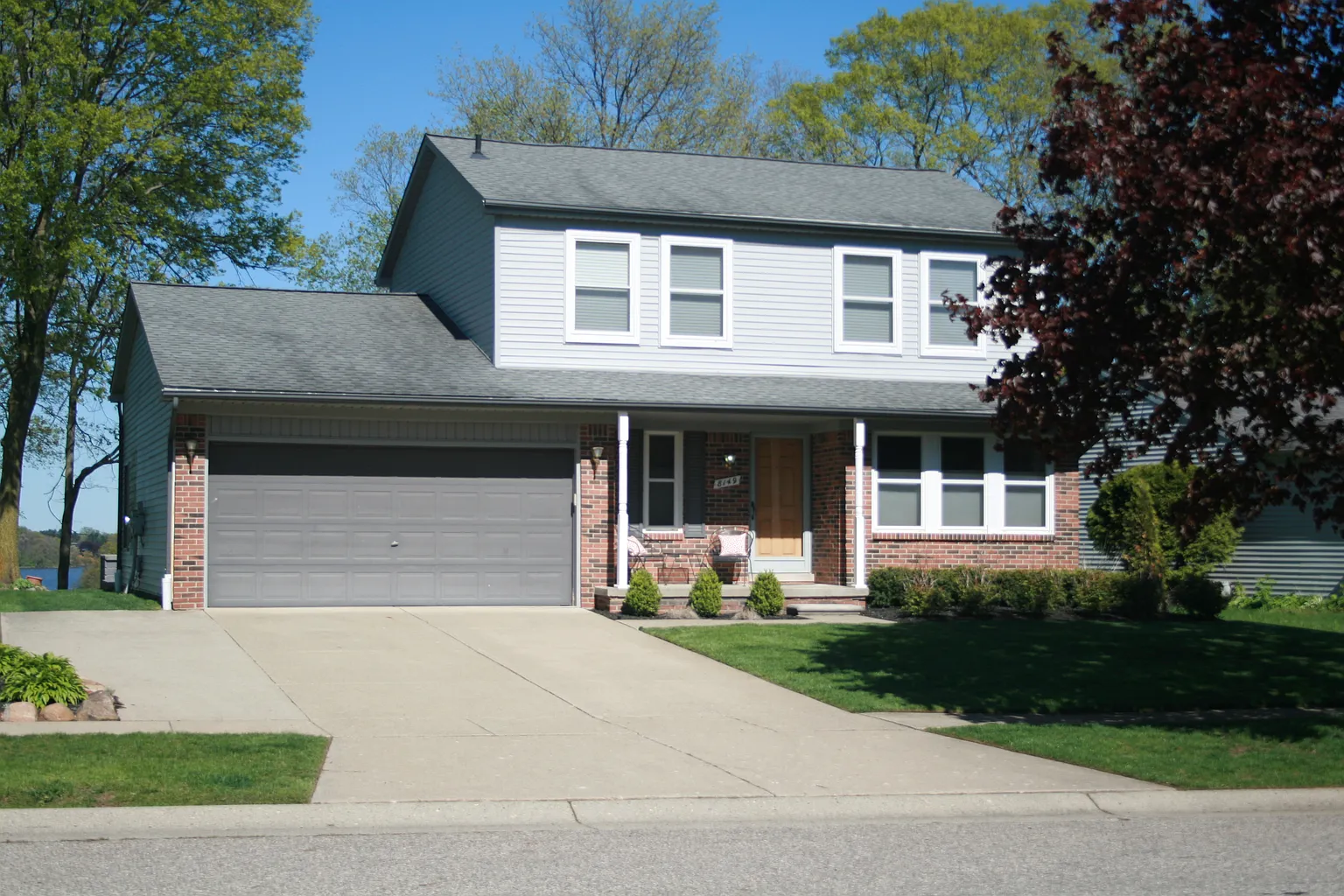 8149 Lake Crest Dr photo 1