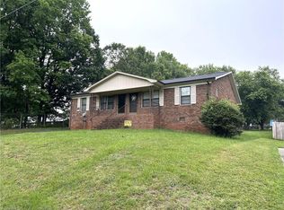 1006 Trinity St, Thomasville, NC 27360