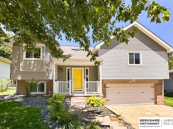 13422 Lillian St, Omaha, NE 68138