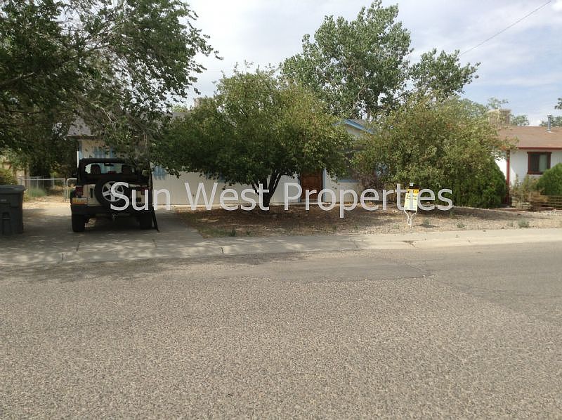 1st image of 516 W Honeylocust St