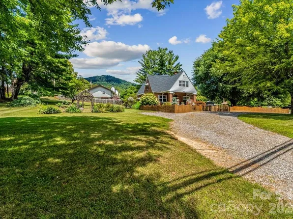 506 W Main St, Burnsville, NC 28714