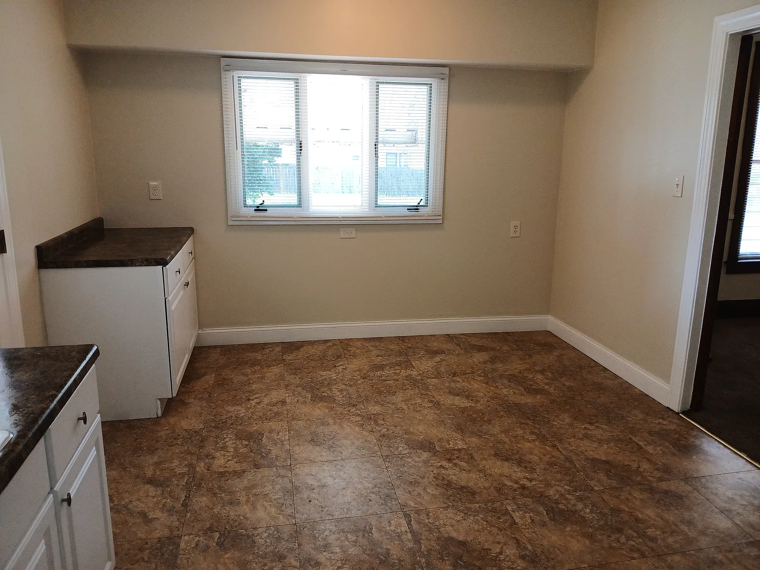 3 bed, 1100 sqft, $1,350 — Photo 2