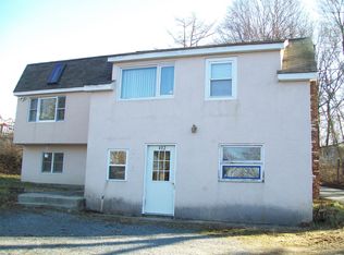 402 Highland Rd, Tiverton, RI 02878