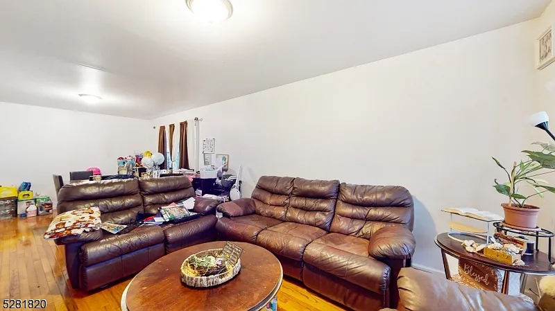 Building Photo - 275 Garside St #2