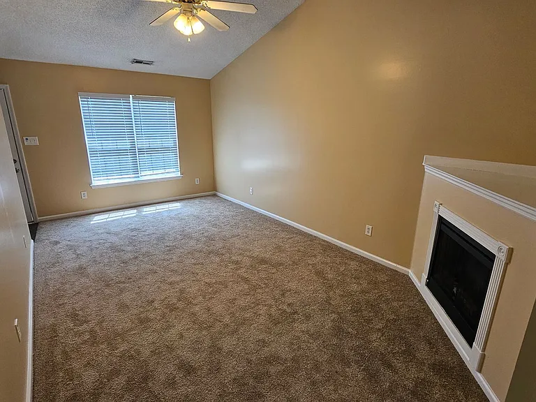 573 Corbin St — Photo 7