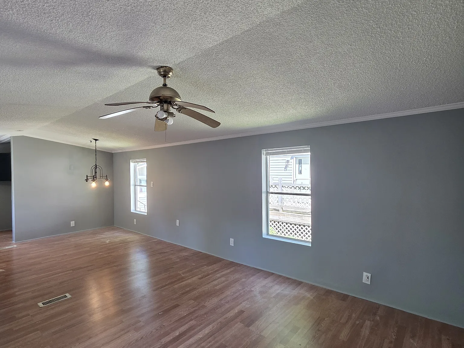 3 bed, 980 sqft, $999 — Photo 3