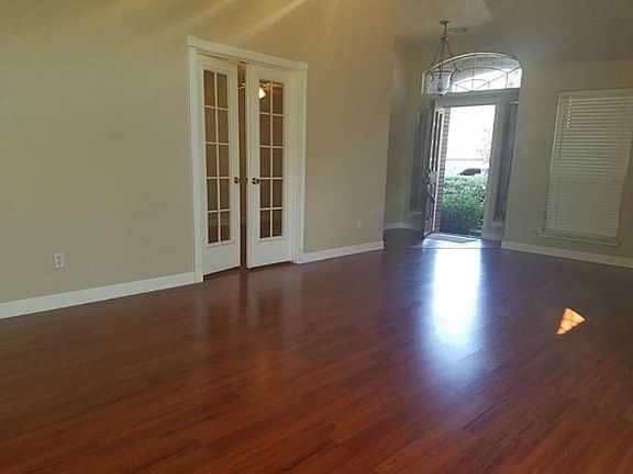 4th image of 10303 Dell Cir