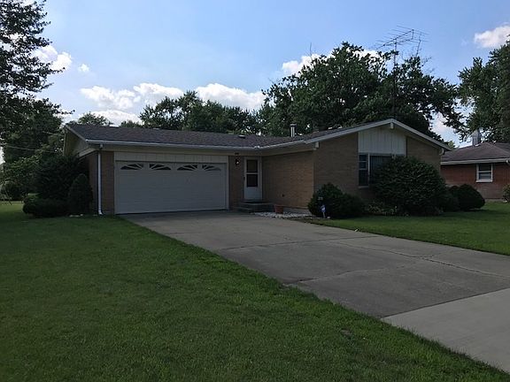 2nd image of 370 Hiawatha Dr