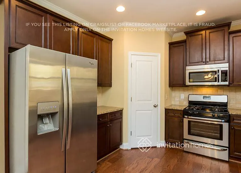 1313 Invermere Dr SE — Photo 5