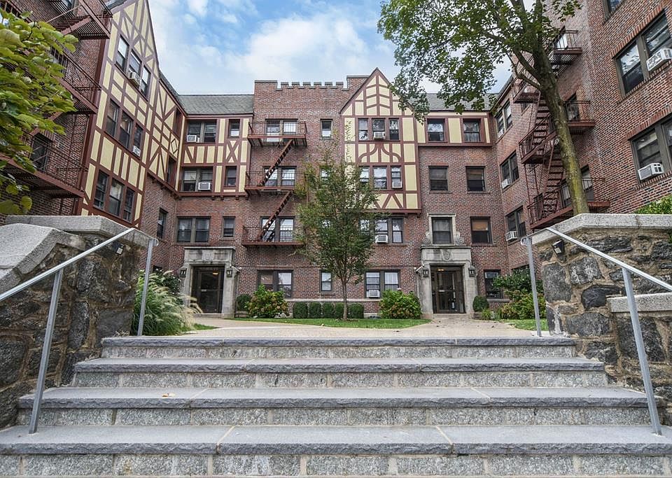 1st image of 604 Tompkins Ave APT E2