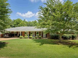 121 Ridgecrest Dr, Florence, AL 35634