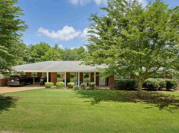 121 Ridgecrest Dr, Florence, AL 35634