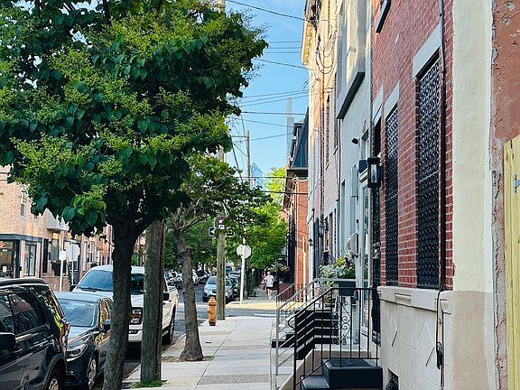 2nd image of 812 S 19th St #Townhouse