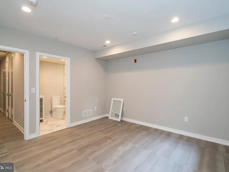 1434 Clymer St #1 — Photo 15