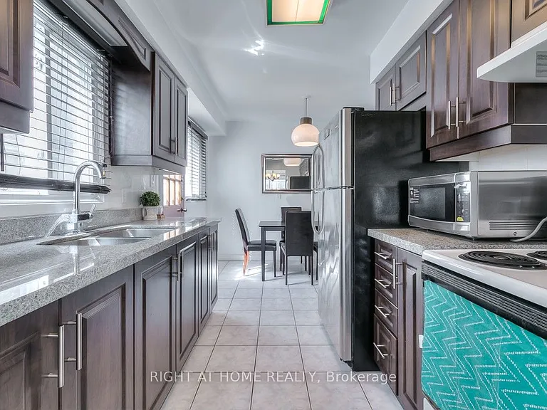 76 Ashridge Dr — Photo 6