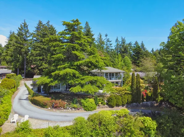 4632 Whitaker Rd, Sechelt, BC V7Z 0E4