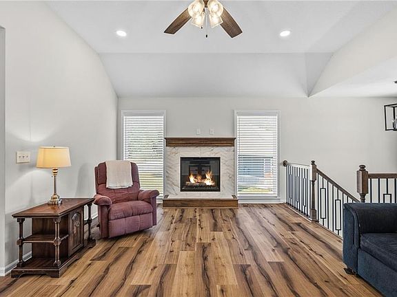 5th image of 209 Tanner Pl