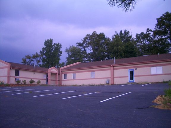 2nd image of 1600 N Main St