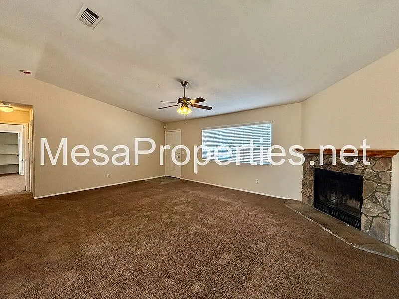 3 bed, 2.0 bath, 1372 sqft, $1,950 — Photo 4