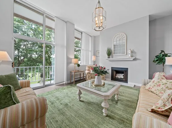 100 Parks St APT 18, Duxbury, MA 02332