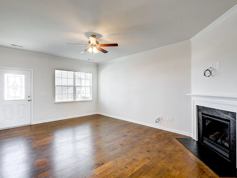 1171 Kerr St — Photo 9