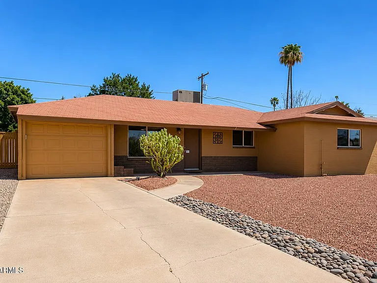 1518 W 5th Pl — Photo 1