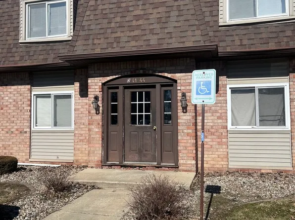 1119 S Curtis Ave APT D43, Kankakee, IL 60901
