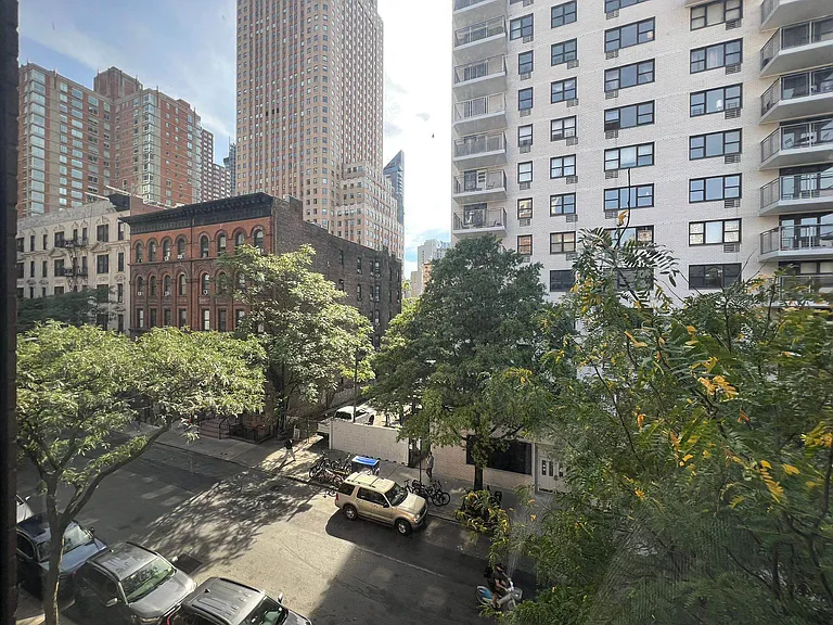 343 W 51st St #2A — Photo 7