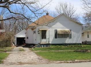 1112 S 16th St, Mattoon, IL 61938