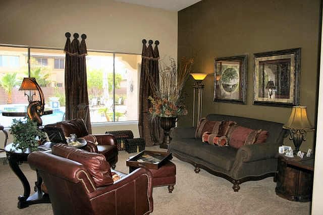 2nd image of 517 E ELGIN Court