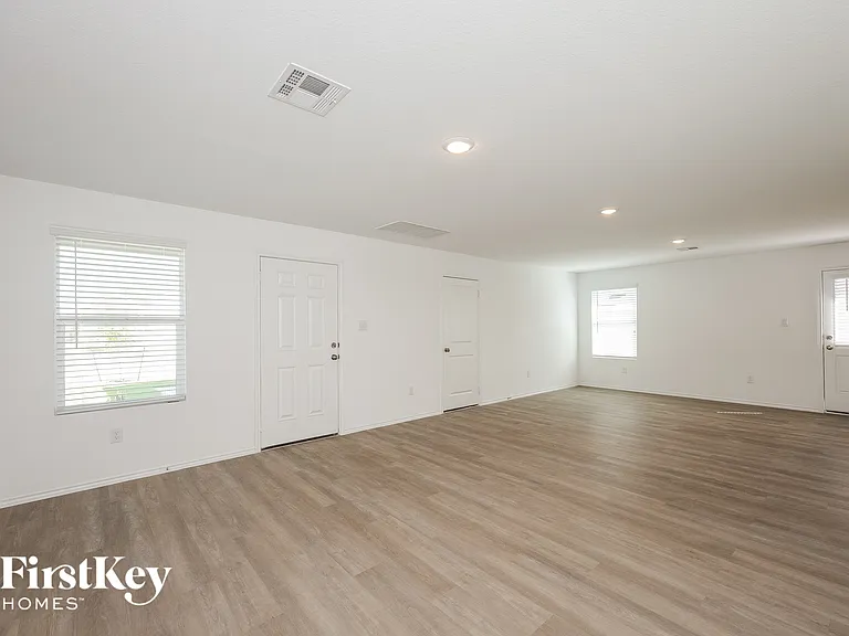 6532 Scarecrow Way — Photo 3