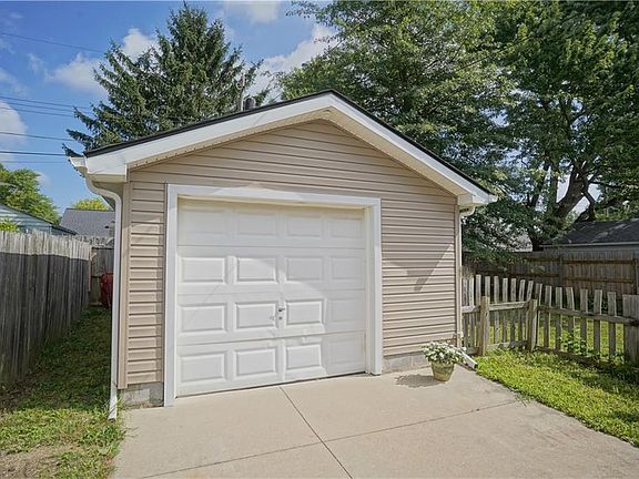3rd image of 1211 Curtis Ave