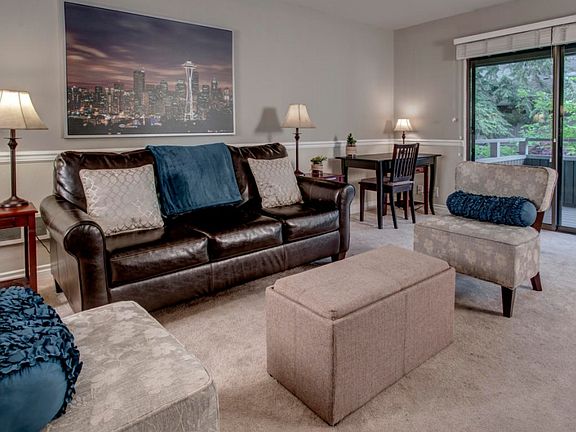 5th image of 832 100th Ave NE APT 105