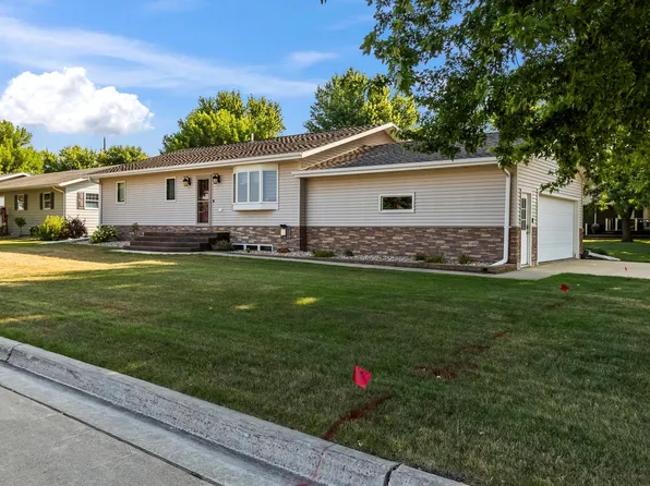 201 12th Ave NW, Pipestone, MN 56164