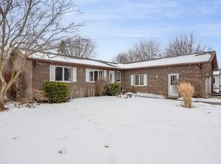 1041 W Center Rd, Essexville, MI