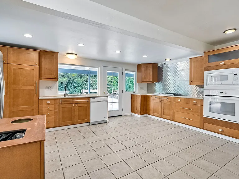 822 Santa Inez — Photo 3