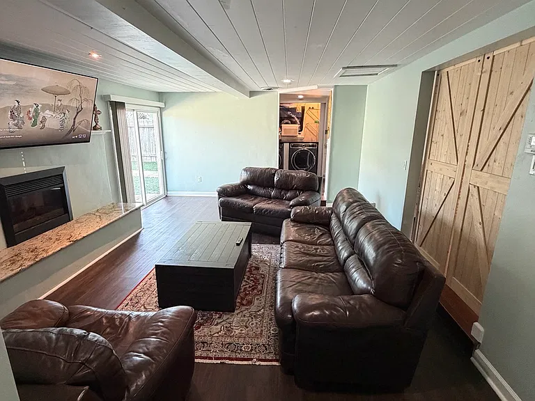 535 W Fig St — Photo 6