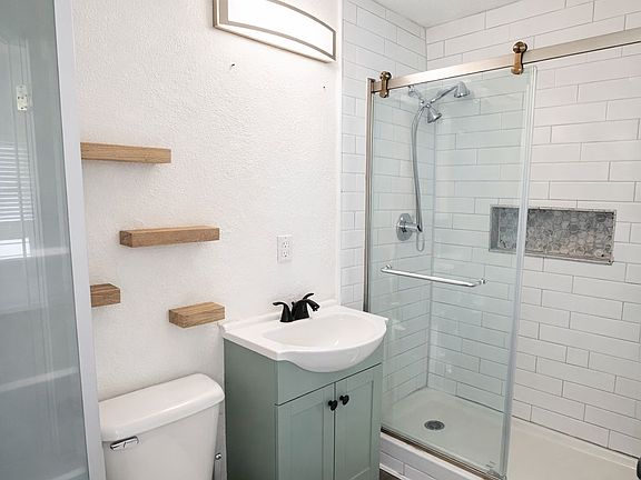 3rd image of 2709 SW I Ave