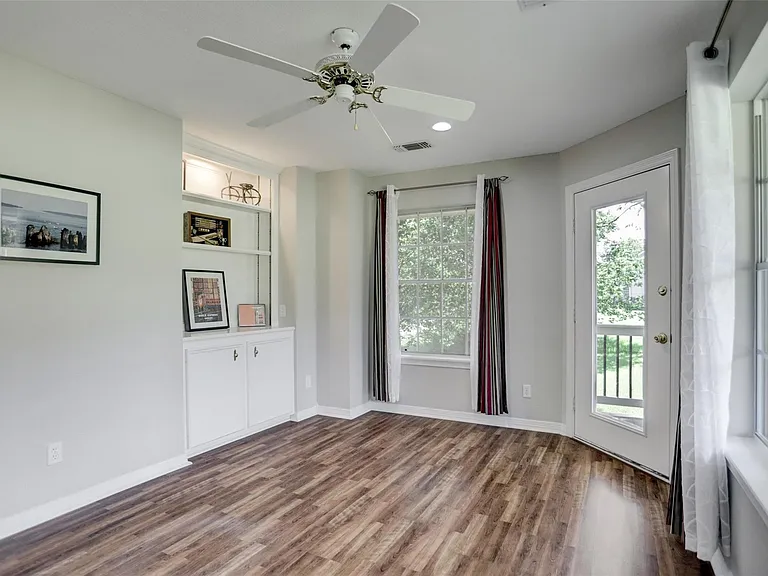 112 Harbour Town Dr — Photo 30
