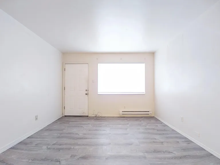 Renovated 1 Bedroom Apartment Close to UNM, CNM, and Roosevelt Park — Photo 10