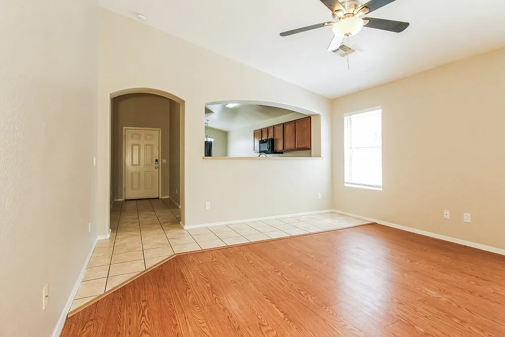 3 bed, 2.0 bath, 1310 sqft, $1,900 — Photo 4