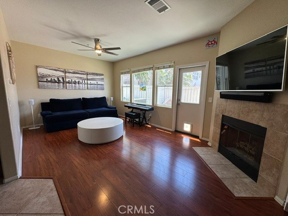 Apartment in Lake Elsinore, Riverside - View 3