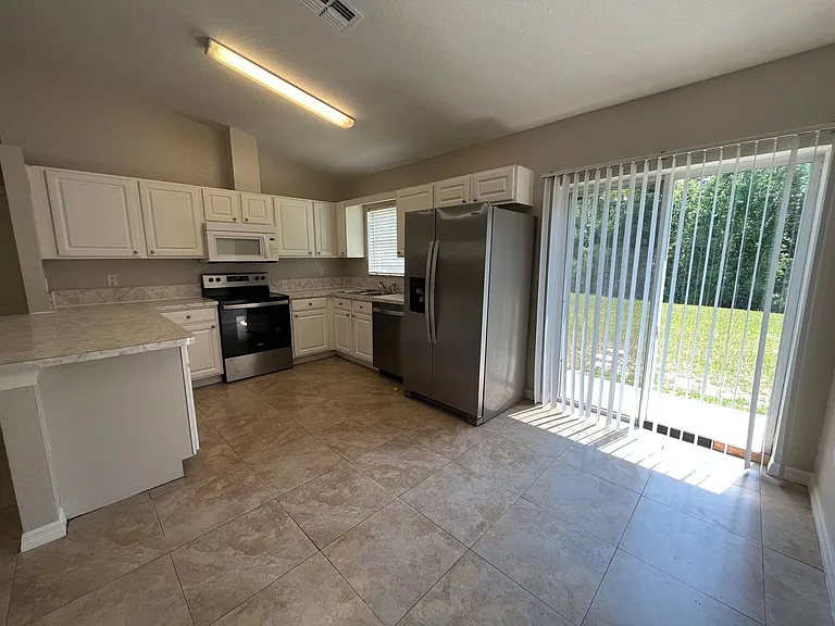 435 Magpie Ct — Photo 6