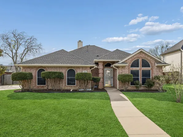 2741 Naples Dr, Hurst, TX 76054