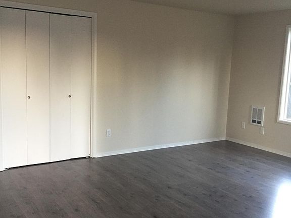 4th image of 2247 NE Barberry Ct