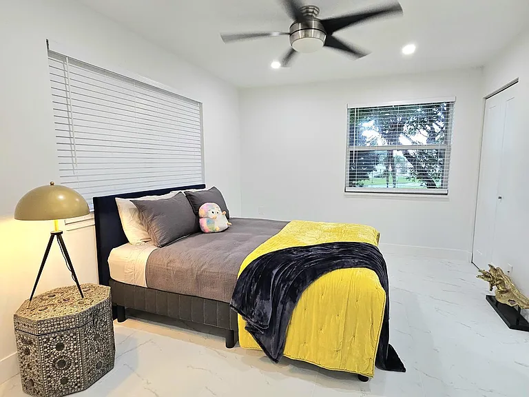 1631 NW 18th Ave #201 — Photo 32