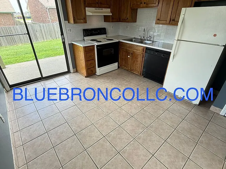 203 Sky Vue Dr — Photo 3
