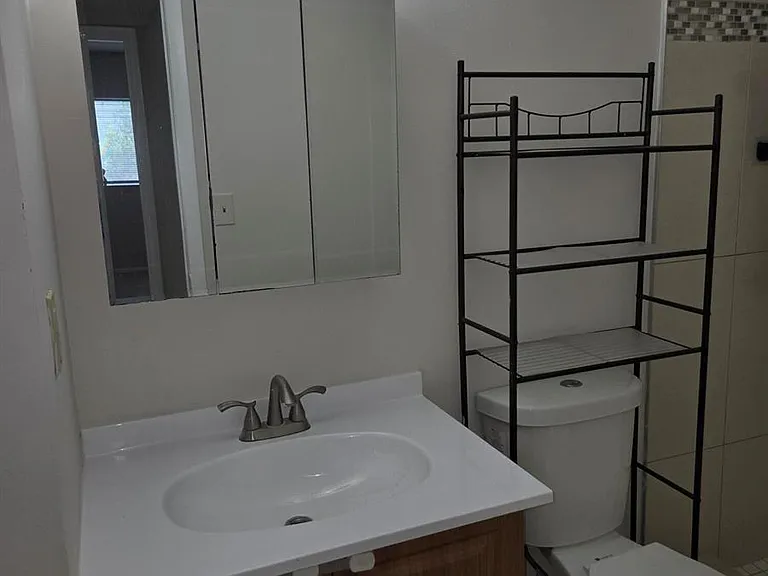 1141 Lake Victoria Dr #H — Photo 16