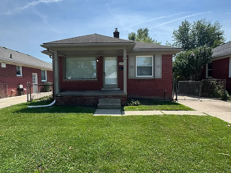 12835 Plum St — Photo 17